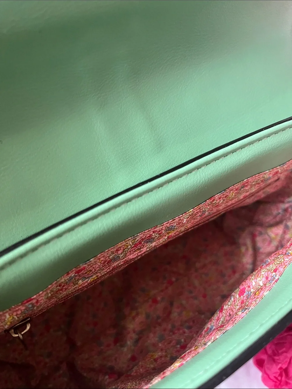 Green Circle-Accent Crossbody Bag